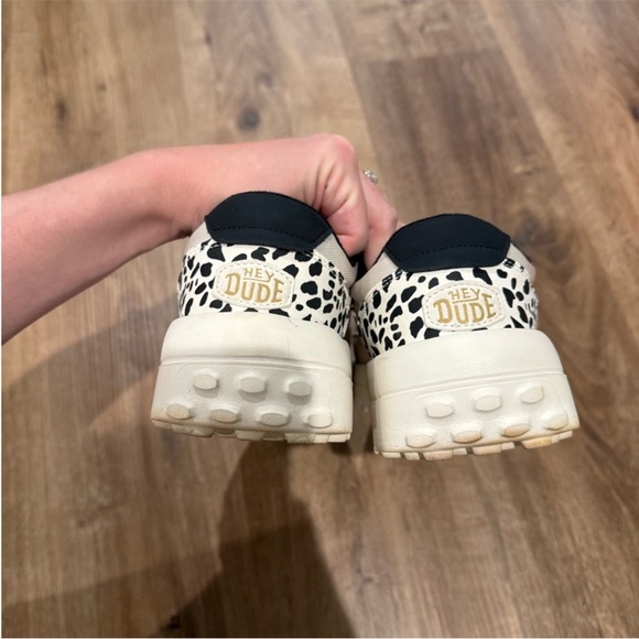 Hey Dude Women's size 6 - Picture 4 of 4